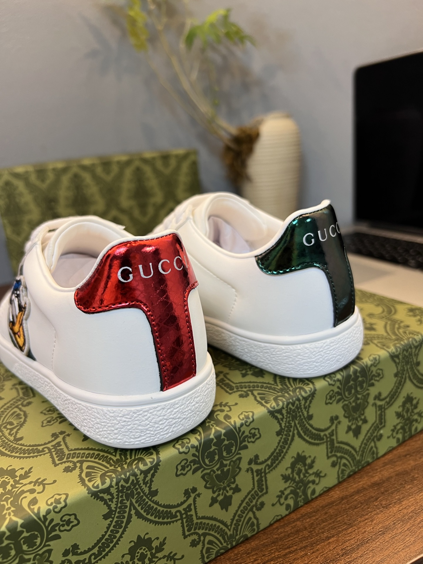 Children's shoes child